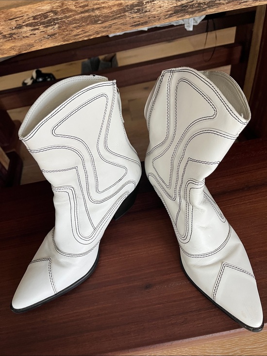 Matisse Shoes - Matisse White Western-Inspired Pointed Ankle Booties with Black Stitching